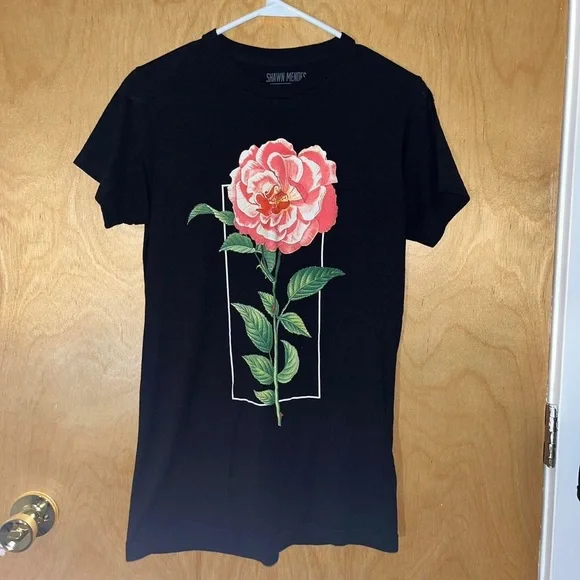 Shawn Mendes 2019 Tour Black Rose Shirt- Size Small - Picture 1 of 4